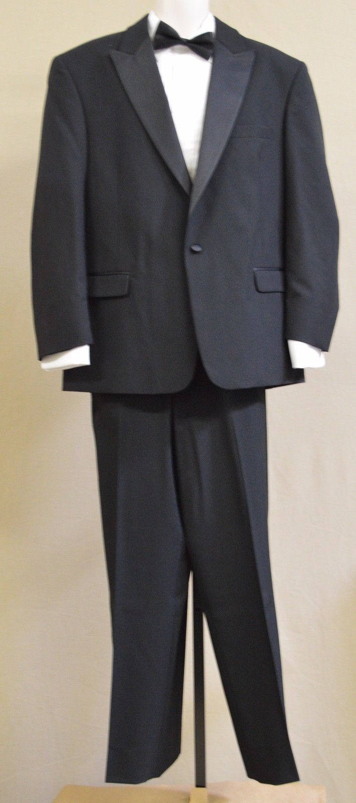 Buck Howard Tux